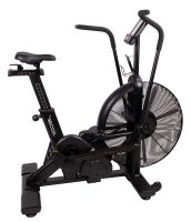 Recoil Airbike X2 i svart, visad i helfigur snett framifrån med tydlig överblick av design och fläkt.