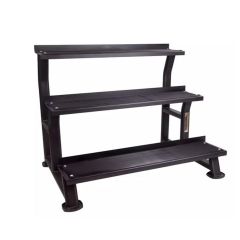 Recoil kettlebellställ i svart stål med tre hyllplan, fotad framifrån med vinkel