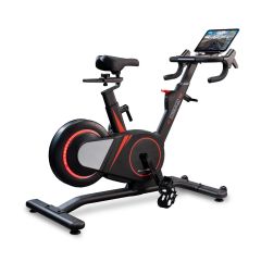 Spinningcykel Osaka från sidan med svart och röd design, Zwift-kompatibel modell från BH Fitness.