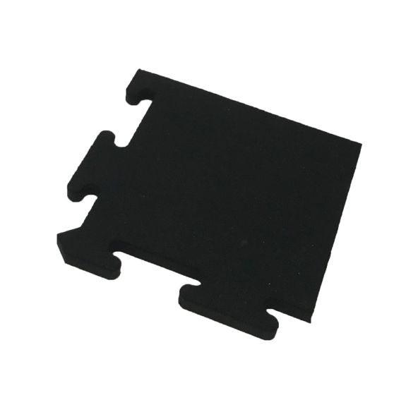 Hörnbit i gummi till 20 mm tjock pusselmatta, formad för att passa med raka kanter.
