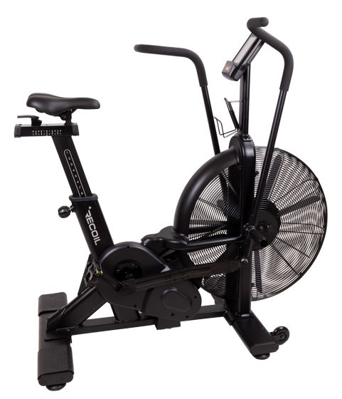 Recoil Airbike X2 i svart, visad i helfigur snett framifrån med tydlig överblick av design och fläkt.