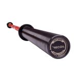 Ändhylsa med Recoil-logotyp på styrkelyftstång med Cerakote röd färg.