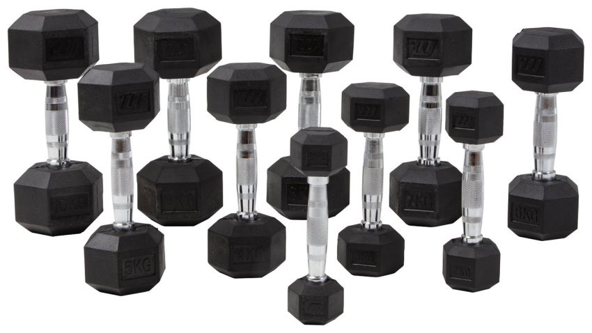 Närbild på Master Fitness hexagonhantlar med tydlig visning av de kromade handtagen.