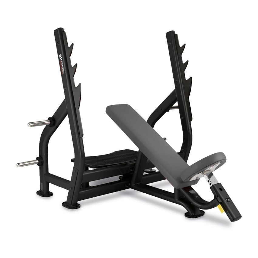 Incline (lutande) träningsbänk från BH fitness med vikthäng