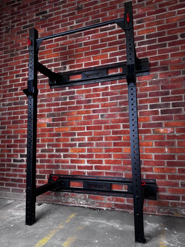 Recoil Rack Fällbart Svart Premium med Backboard – hopfällbart väggmonterat rack för hemmagym och kommersiell användning